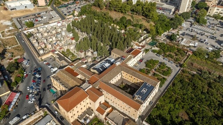 Vista aérea del edificio de las catacumbas de Palermo
