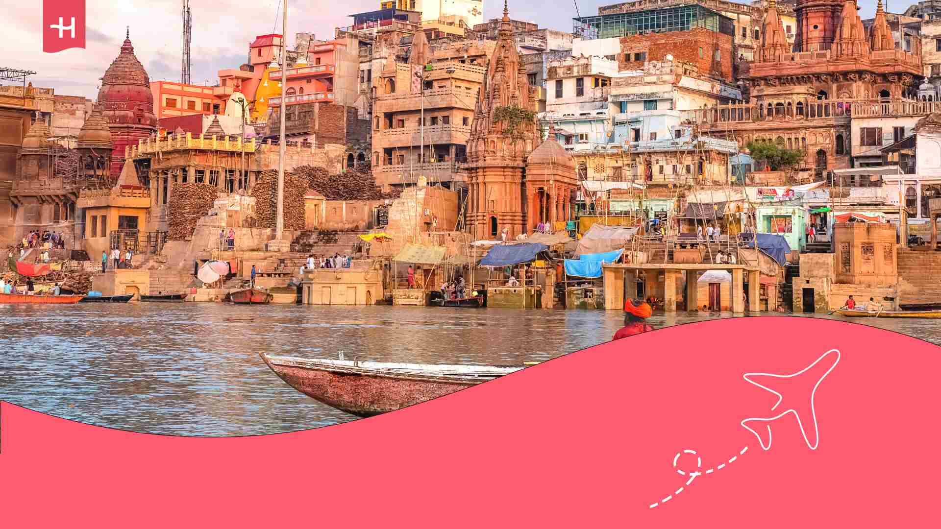 Balade en bateau sur le Gange au coucher du soleil dans l'ancienne ville de Varanasi avec vue sur le Sadhu Baba