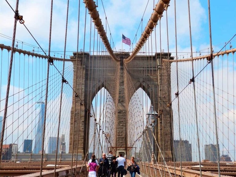 ponts new york internet holafly