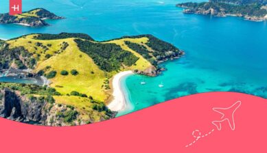 Vue aérienne de l'île Waewaetorea dans la Baie des Îles de Nouvelle-Zélande