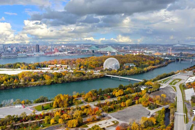Vue aérienne de la biosphère de la ville de Montréal sur l'île Notre-Dame