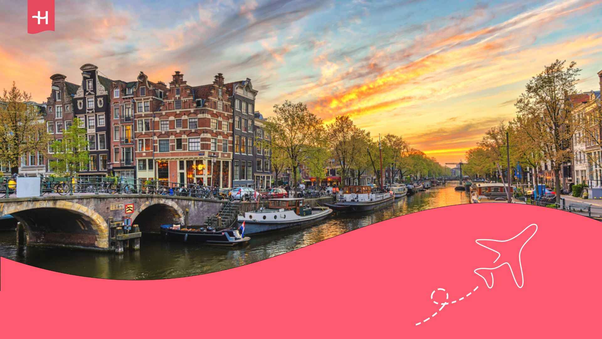 Coucher de soleil sur les quais à Amsterdam