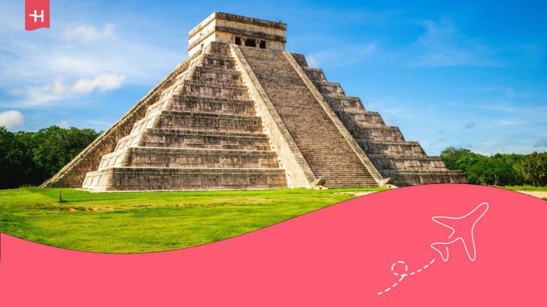 La pyramide de Kukulcán sur le site archéologique maya de Chichen Itza au Mexique