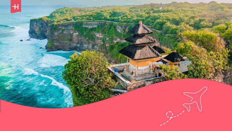 Vue aérienne du temple Uluwatu sur l'île de Bali en Indonésie