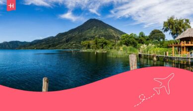 Jetée face au volcan San Pedro, au sud-ouest de la caldera du lac Atitlán au Guatemala
