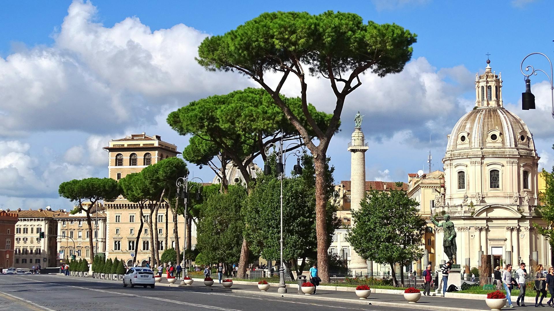 Une photo d'une rue à Rome