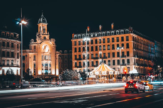 La ville de Lyon illuminée la nuit