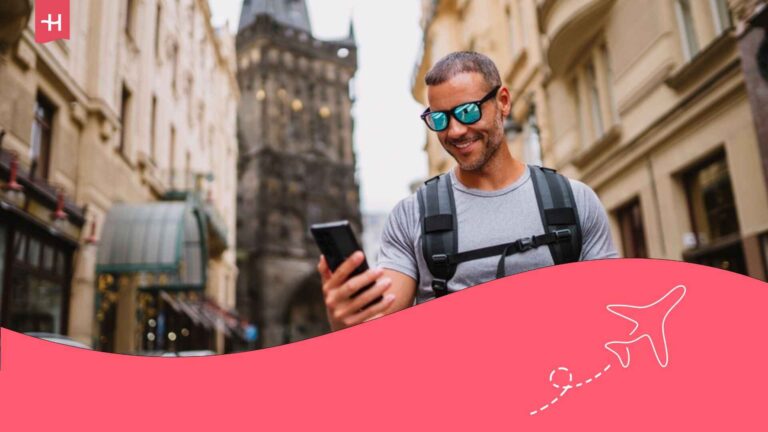 Voyageur connecté à l'étranger avec une eSIM internationale