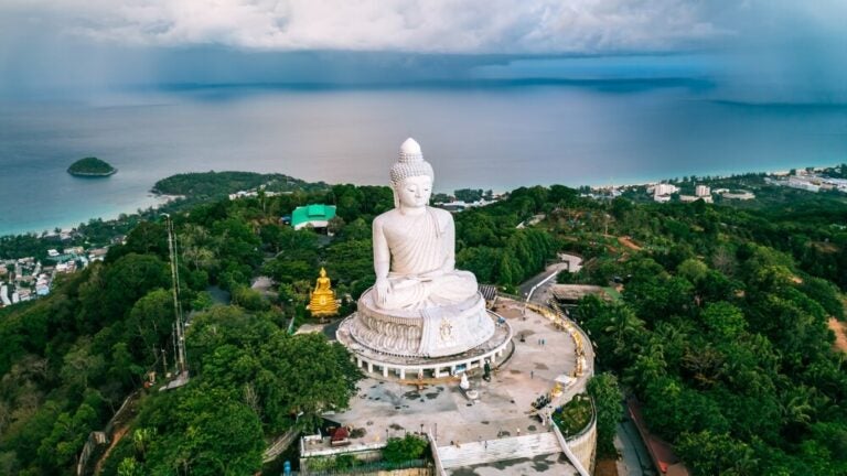 Visiter le Big Buddha à Phuket est l'une des activités incontournables à faire pendant votre voyage.