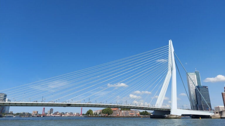 Que faire aux Pays-Bas ? Vivez Rotterdam et découvrez le pont Erasmus