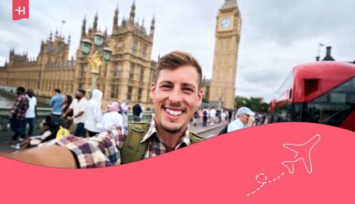 Voyageur prenant un selfie devant le Big Ben à Londres