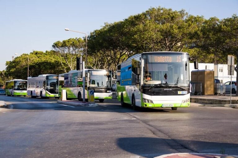Prendre le bus à Malte pour se déplacer