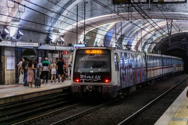 Comment se déplacer à Rome ? En utilisant le métro