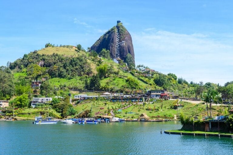 Visitez le village coloré de Guatape et son rocher du Peñon