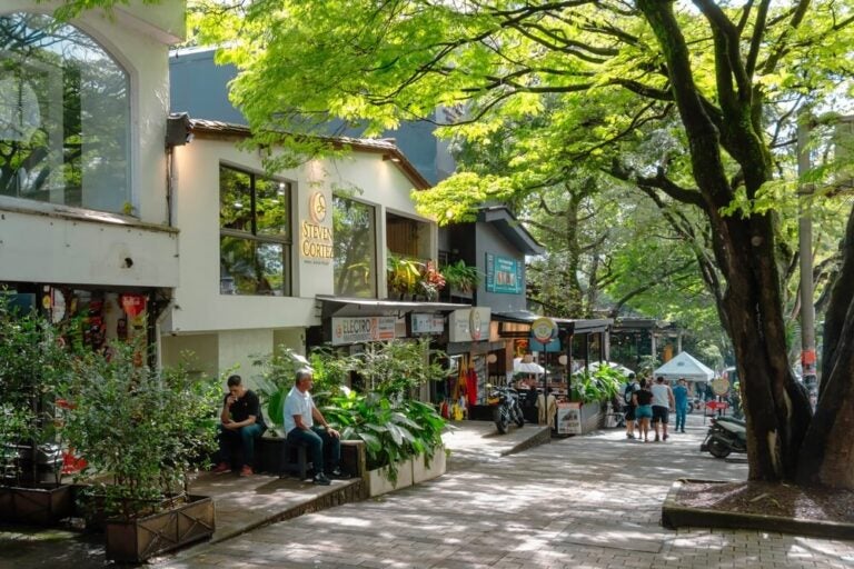 Le Poblado est connu pour sa vie nocturne, mais aussi pour ses cafés et ses restaurants de spécialités