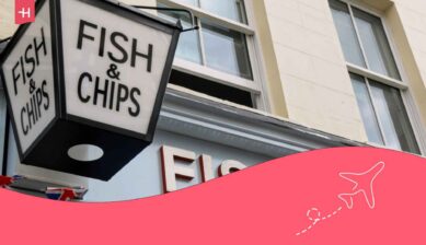 Enseigne d'un pub proposant le fish&chips plats typique de Londres et de l'Angleterre