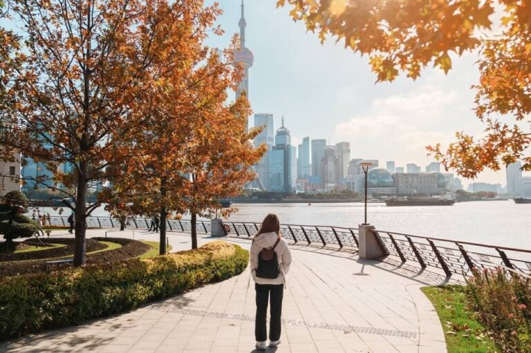 La marche est le moyen le plus facile de se déplacer à Shanghai.