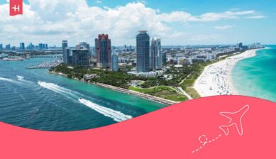 Vue aérienne de Miami Beach, avec la plage et les grattes-ciel