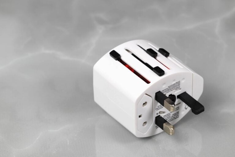 Adaptateur de voyage pour les prises de type G