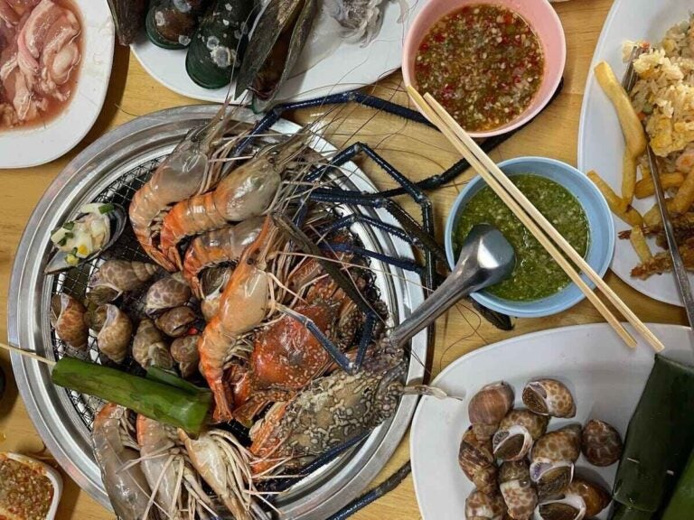 Assiette de fruits de mer à griller : les stars des côtes thaïlandaises