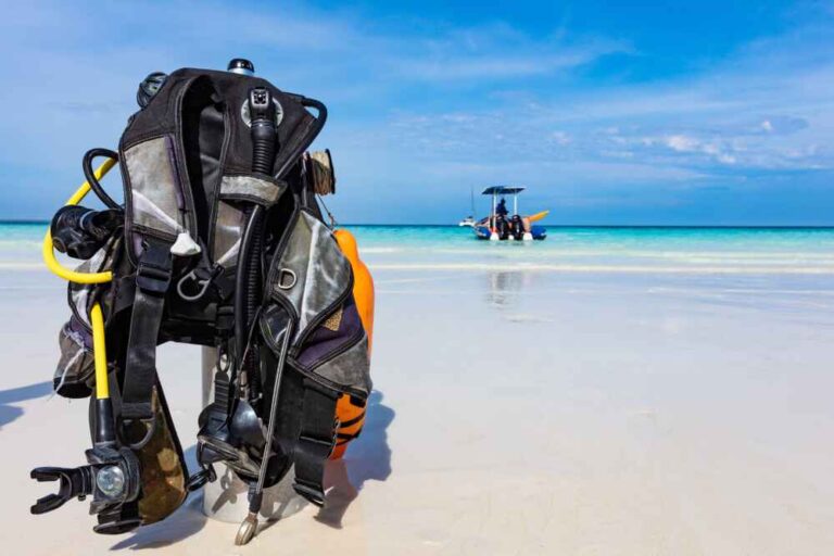 Matériel de plongée sous-marine sur la plage de Kendwa à Unguja alias Zanzibar Island