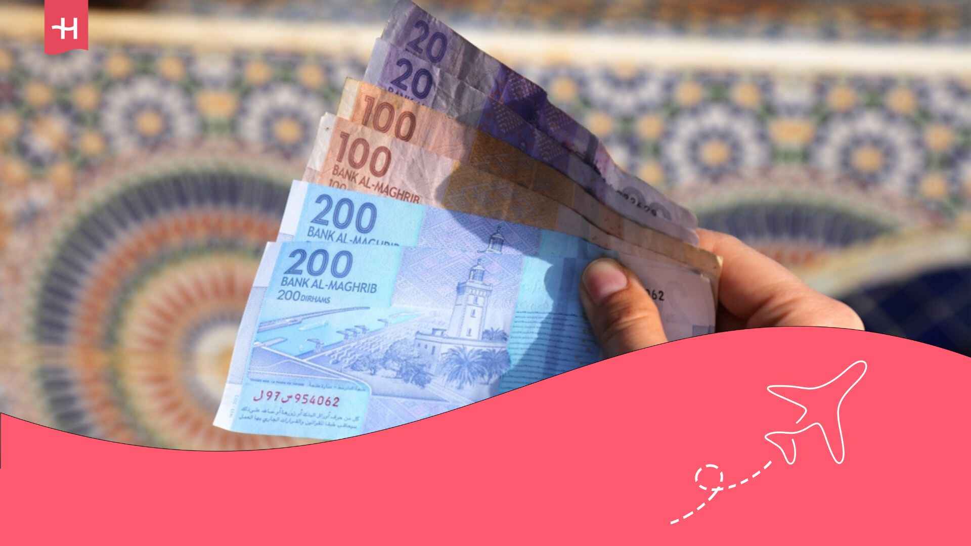 Main tenant des billets de dirahms marocains
