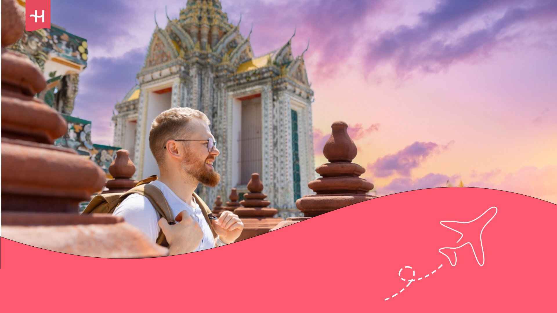 Voyageur regardant le coucher de soleil au Temple Wat Arun : visite de Bangkok