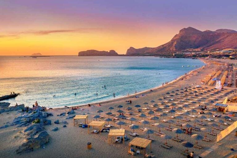 Célèbre plage de sable de Falasarna au nord-ouest de La Canée en Crète, Grèce.