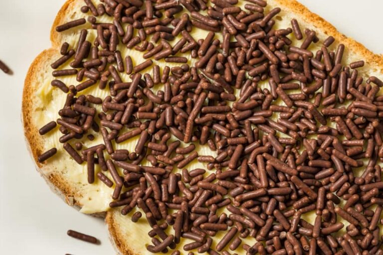 Vermicelles au chocolat d'Amsterdam sur une tranche de pain