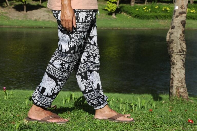 Pantalon noir à motifs d'éléphant blanc ou sarouel thaïlandais