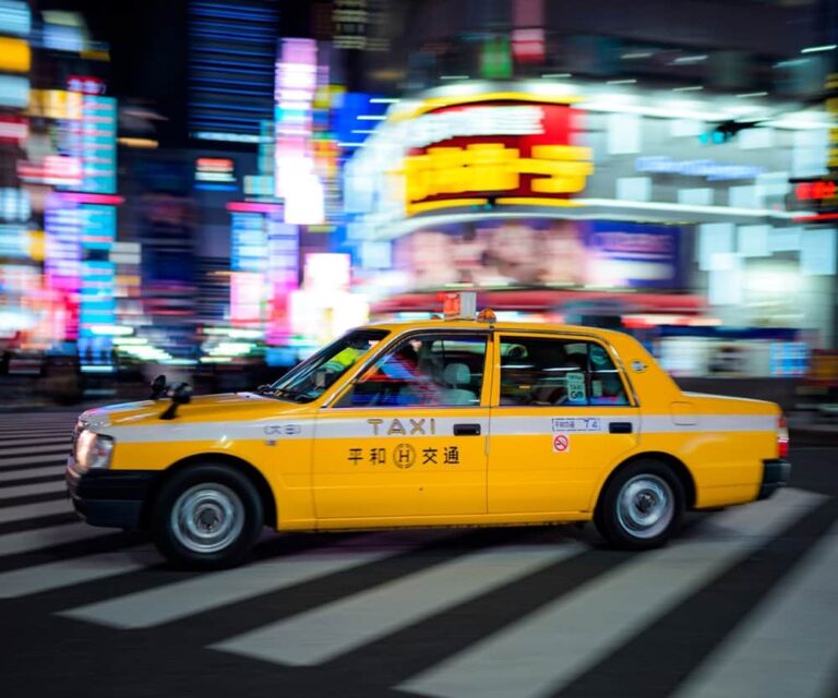 Taxi dans le centre de Tokyo, au Japon.