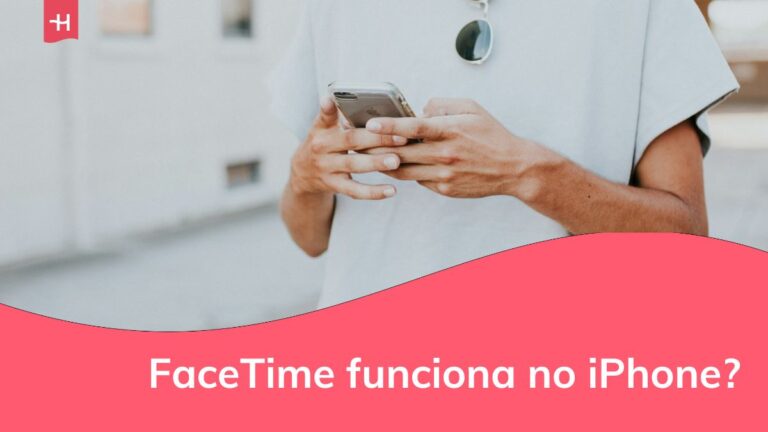 uma homem utilizando o celular