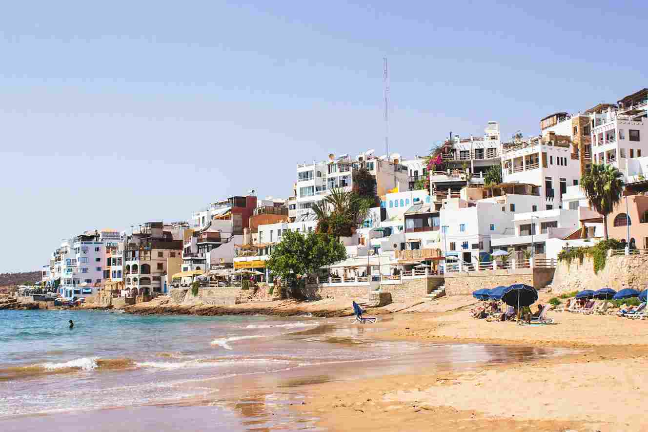 uma praia paradisíaca no marrocos