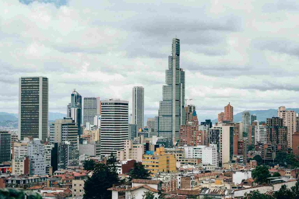 uma foto aérea de bogotá