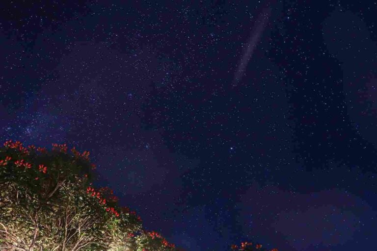Vista do céu à noite em Tiradentes, Minas Gerais