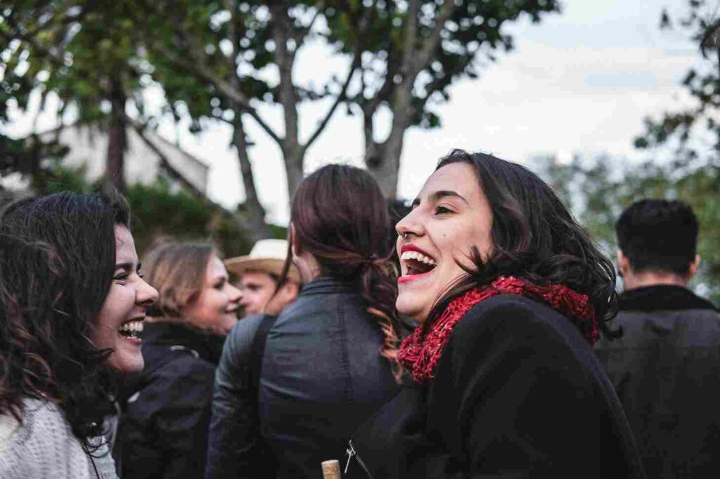 portuguesas dançando em uma festa
