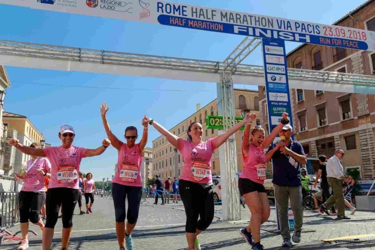 corredoras na maratona de roma, itália