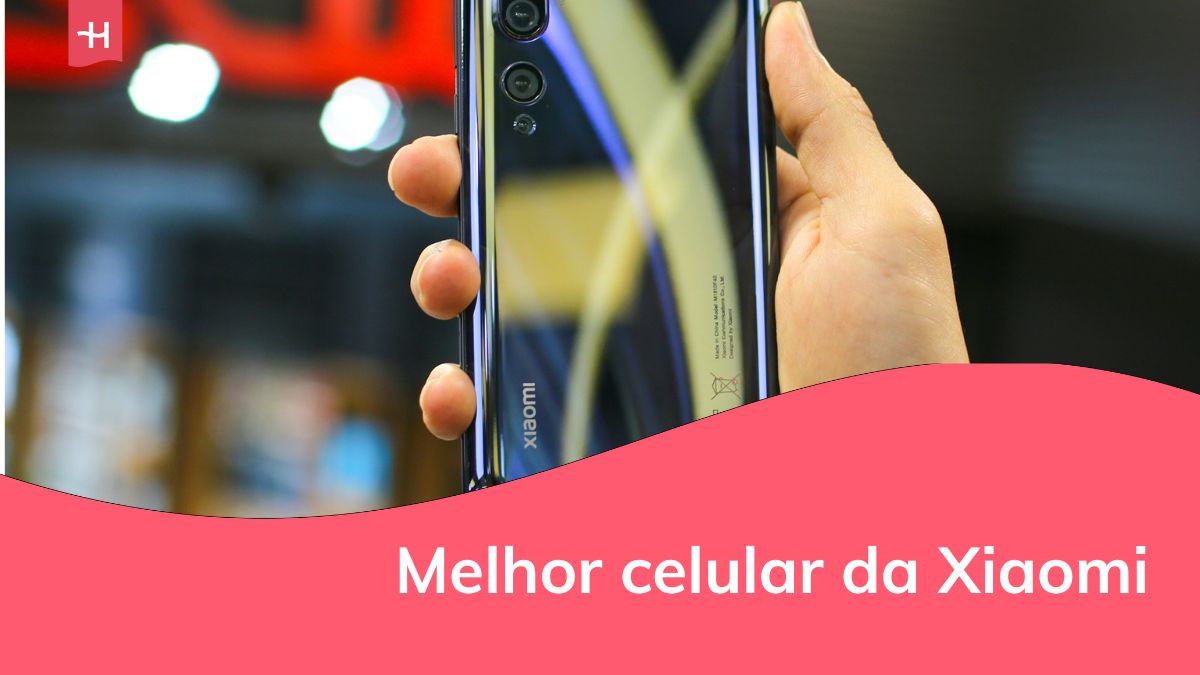 uma pessoa com um celular da xiaomi na mão