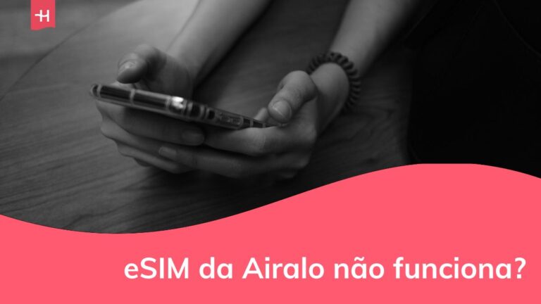 uma pessoa com o celular na mão