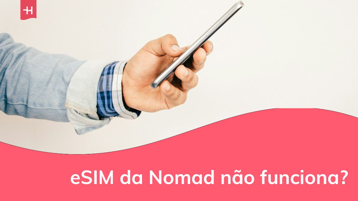 uma pessoa com o celular na mão