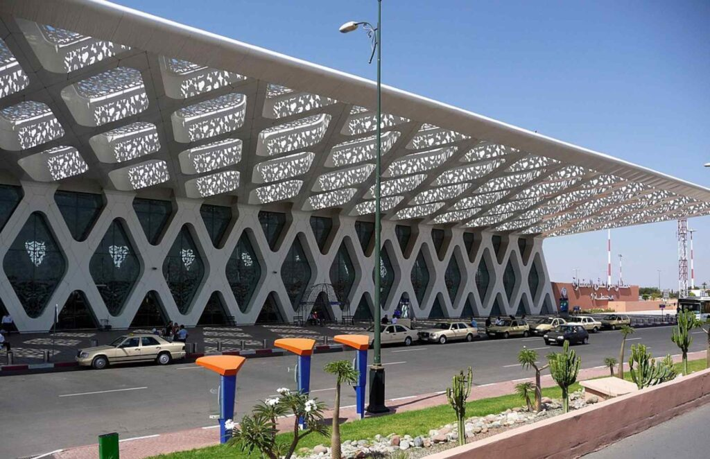 Táxis fora do aeroporto de Marrocos