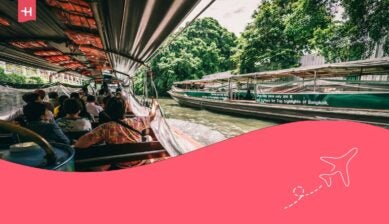 pessoas passeando de barco na tailandia