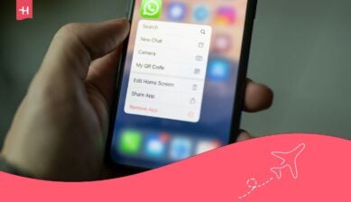 uma pessoa usando o wahtsapp pelo celular