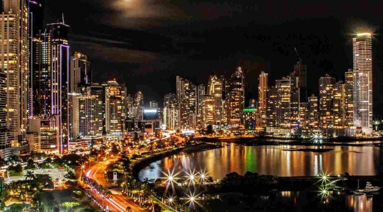 vista da cidade do panamá à noite