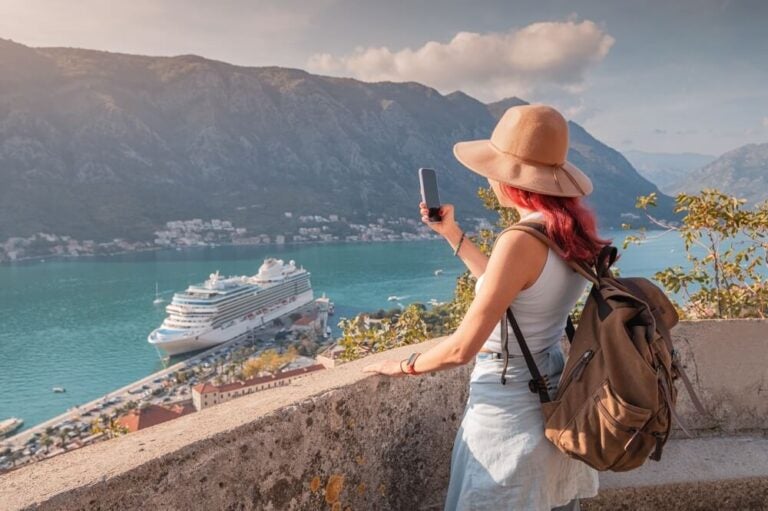 Os melhores destinos de praia baratos em Montenegro para casais são Budva, Ulcinj, Herceg Novi e Bar