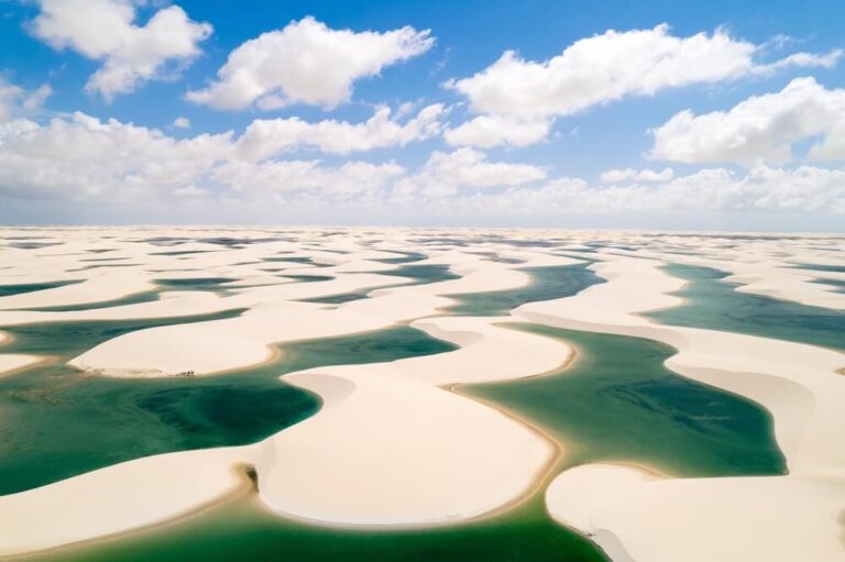 O inverno (meses de junho a setembro) é simplesmente a melhor época do ano para visitar os Lençóis Maranhenses