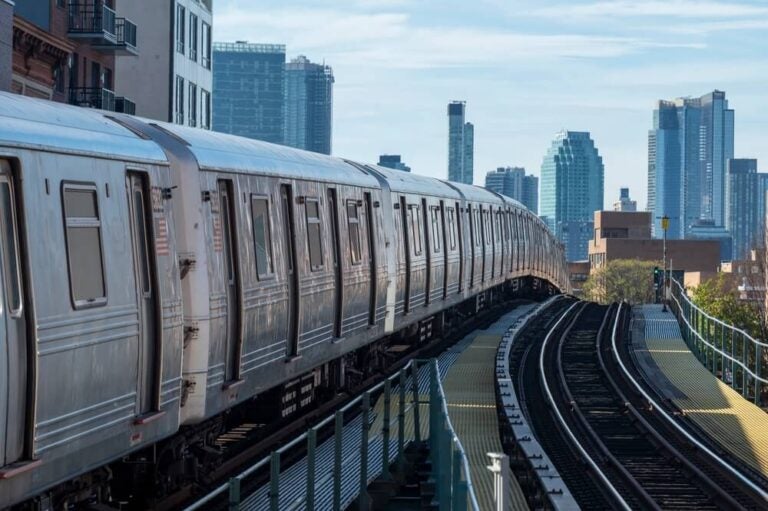O Metrô de Nova York é uma das redes de transporte mais famosas do mundo,