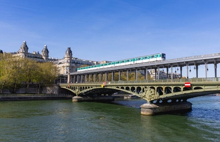 Metrô em Paris