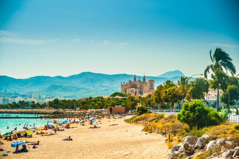 Os cruzeiros para Palma de Maiorca fazem escala no maior porto das Ilhas Baleares, situado a cerca de 5 km do centro histórico da cidade.