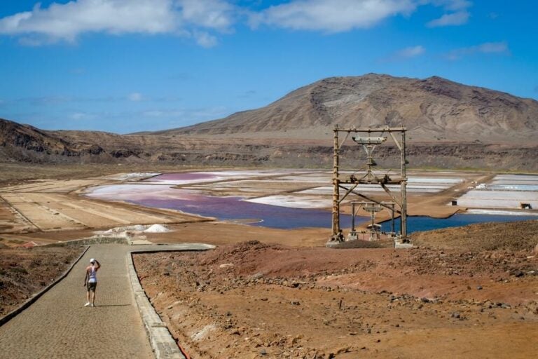 As Salinas de Pedra de Lume, são uma das atrações naturais e históricas mais fascinantes do Cabo Verde.
